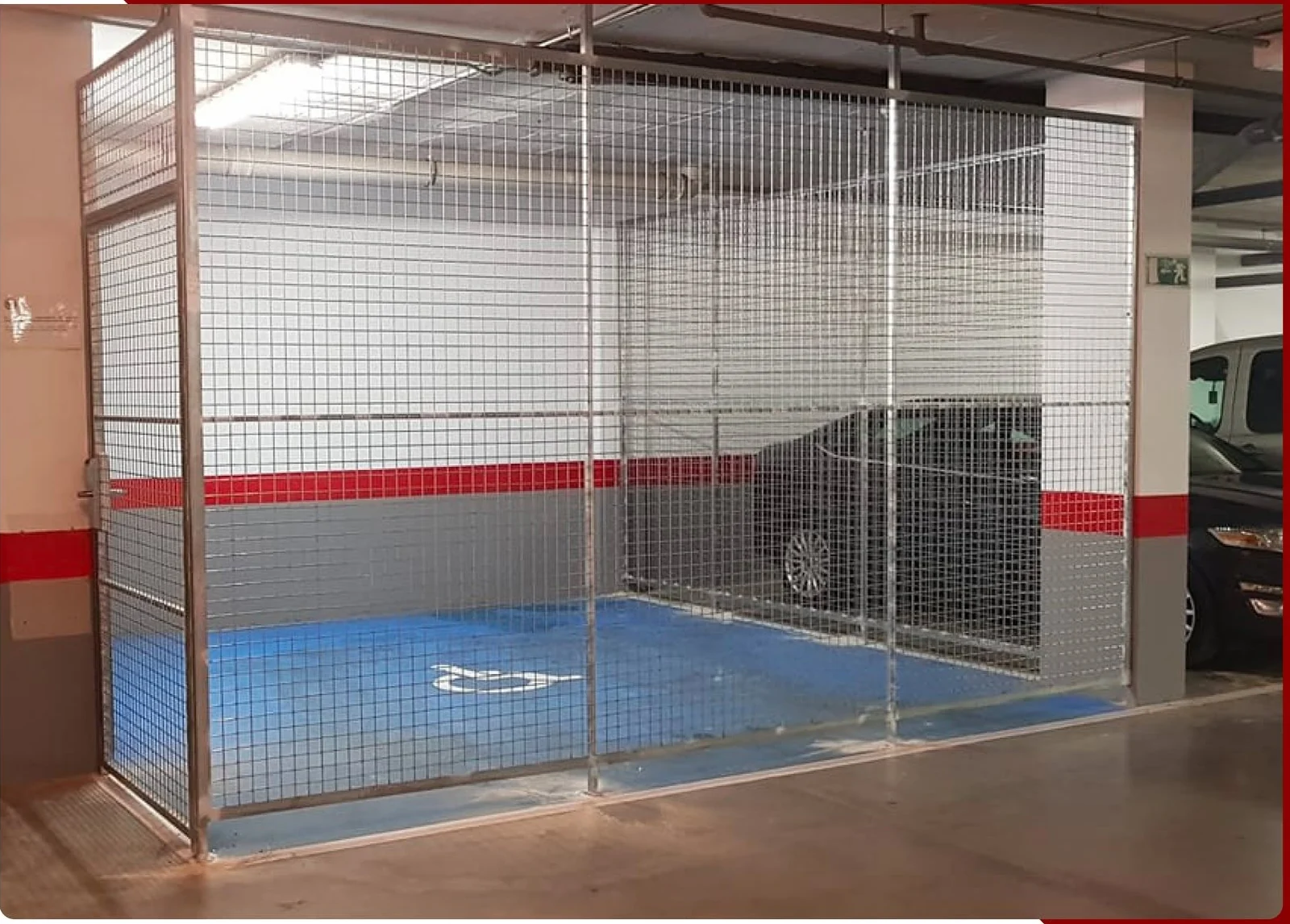 Cerramiento de malla metálica para garaje y trastero comunitario